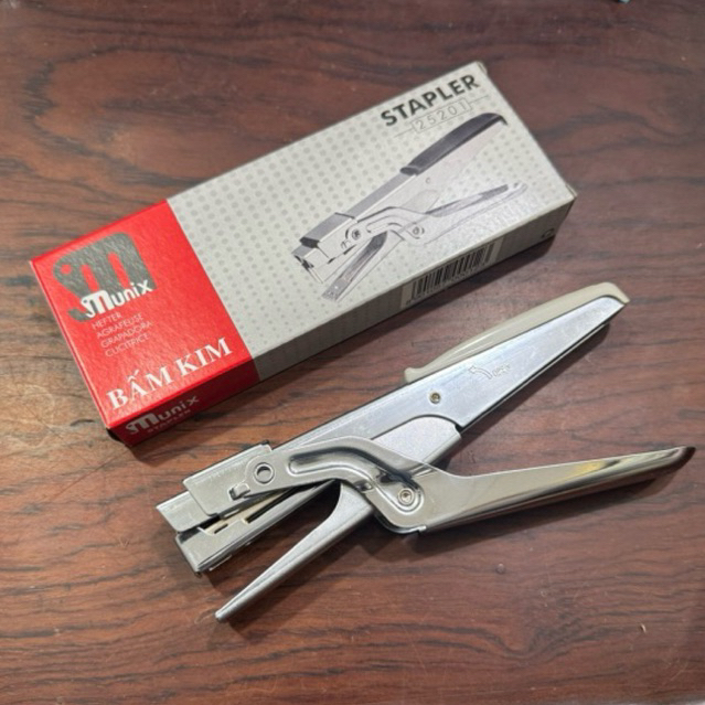Máy bấm 10 Munix 25201 (Cái)