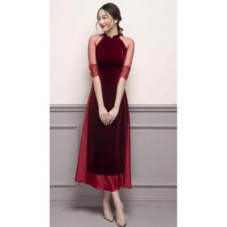 Áo dài cách tân nhung phối tay kèm quần.