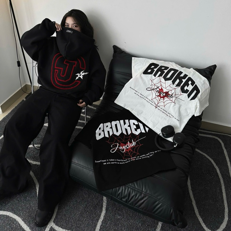 HEART BROKEN tee BOXY - Áo thun cổ tròn form rộng nam nữ unisex màu ĐEN/TRẮNG 🖤 Áo phông boxy Brand Jaystoree | BigBuy360 - bigbuy360.vn