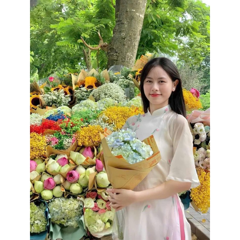 Áo dài cách tân thêu hoa tuy lip kèm quần