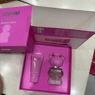 BỘ SET NƯỚC HOA NỮ: Moschino Toy 2 Bubble Gum 2 Món ( hộp ngoài bị ố nhẹ như hình)