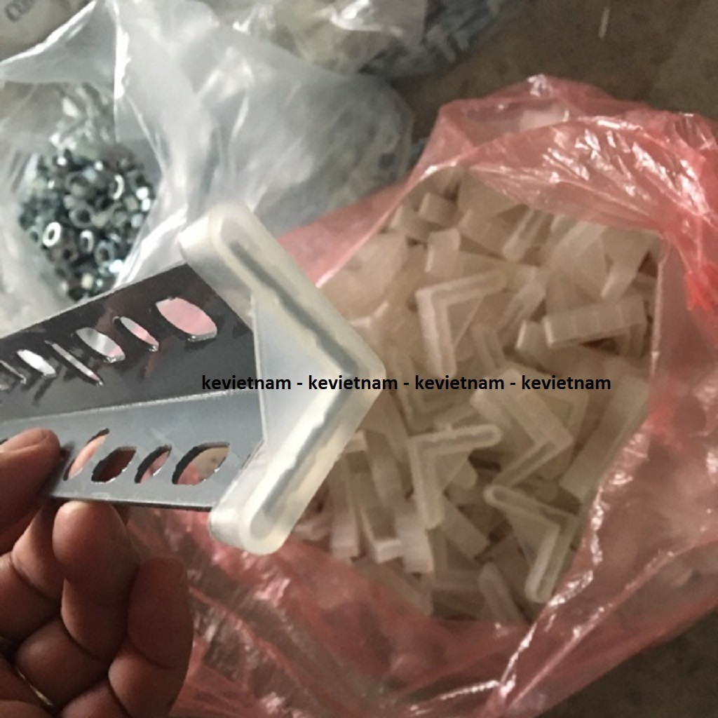 Bộ 4 chân nhựa lắp kệ sắt v lỗ đa năng lắp ghép chống xước nền nhà cỡ 3x3, 3x5, 4x6 siêu bền không v