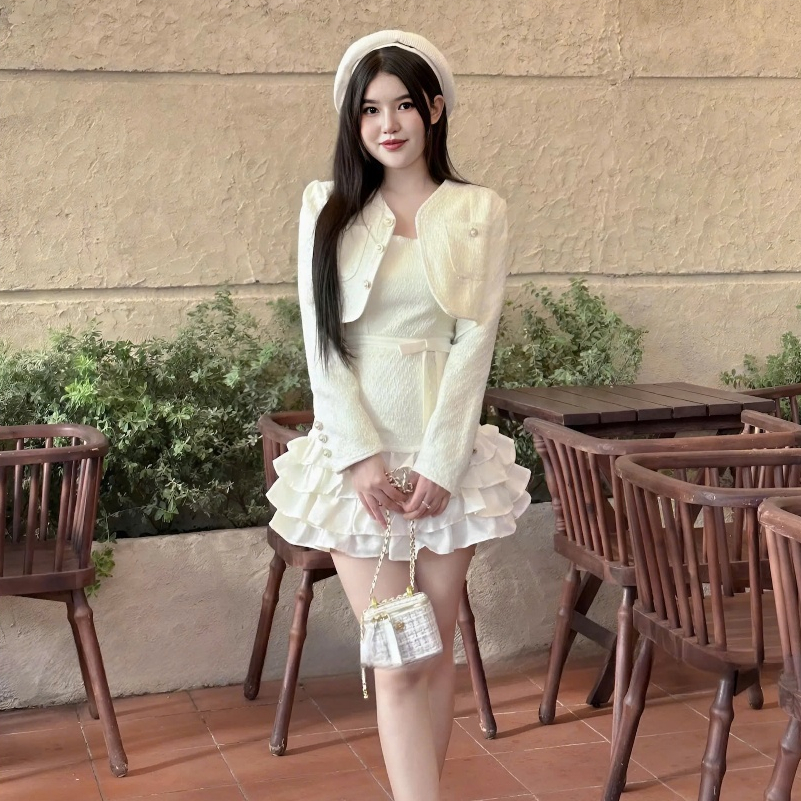 Set Dạ Tiểu Thư 2 Món Gồm Váy Dạ 2 Dây Bèo Gấu Nhiều Tầng Có Đệm + Áo Khoác Dạ Cúc Ngọc Dáng Croptop Sang Chảnh | BigBuy360 - bigbuy360.vn