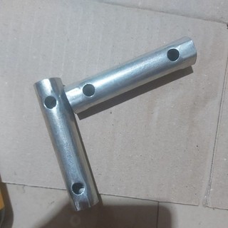1 đầu típ mở bugi xe máy