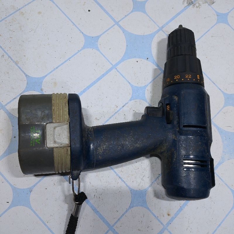 thân máy và vỏ pin  khoan ryobi 12v như ảnh