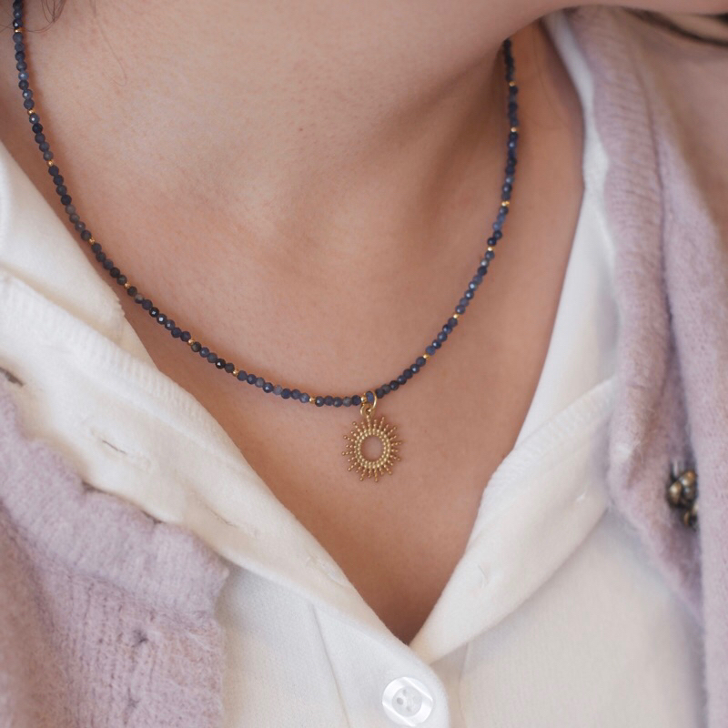 [littlebrown] Vòng cổ đá xanh charm mặt trời