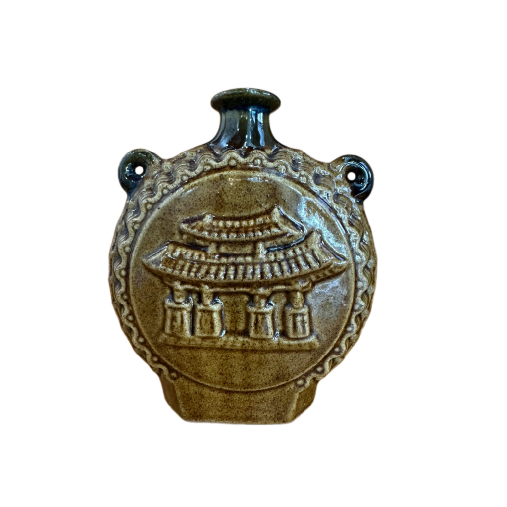 Gốm Sứ Bình Tửu Đồng Hồ Tích Vẽ Đầu Lân và Cung Điện