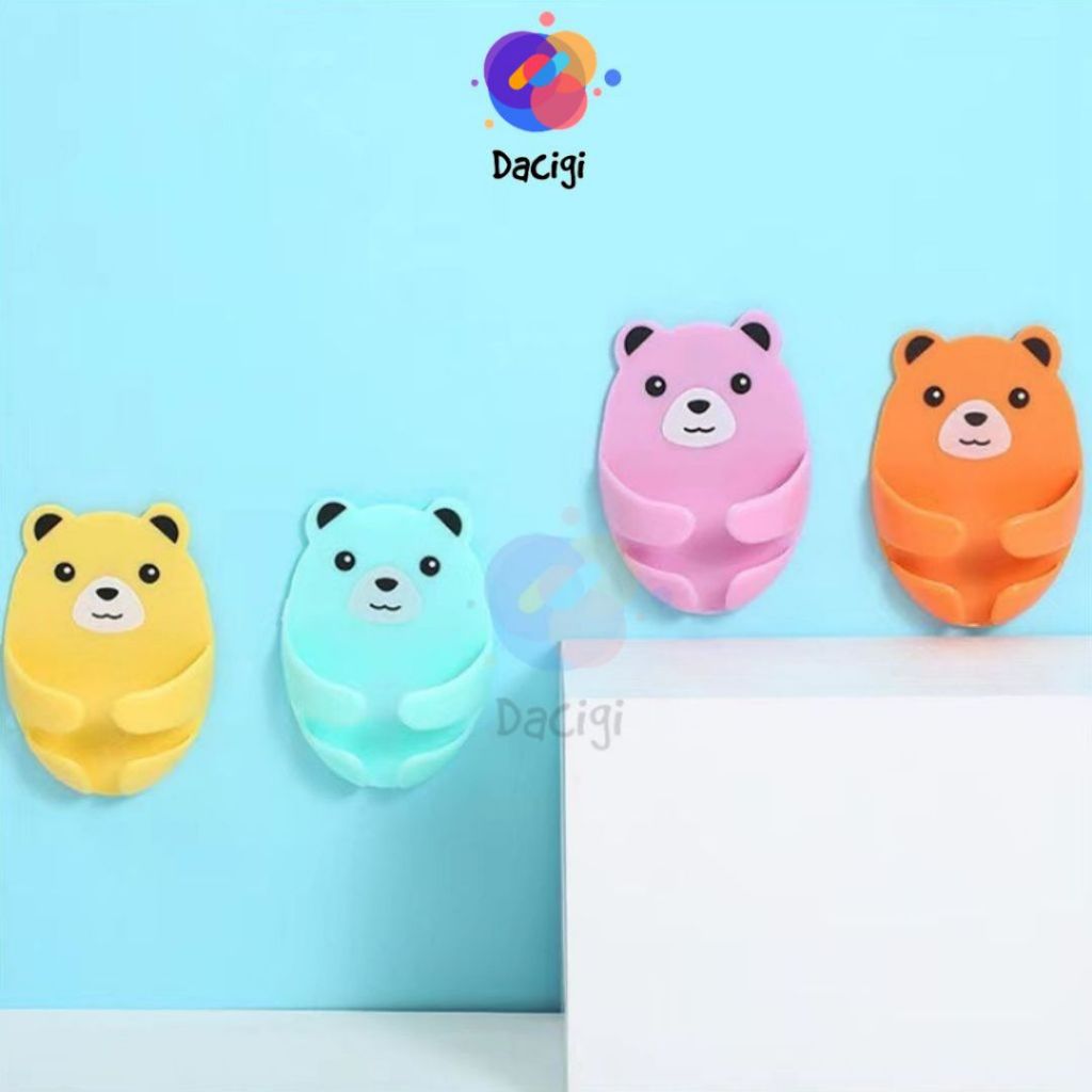 Móc treo ổ cắm hình gấu, giá đỡ phích cắm điện, móc dán tường kẹp giữ dây điện dây cáp sạc SET 4 CÁI