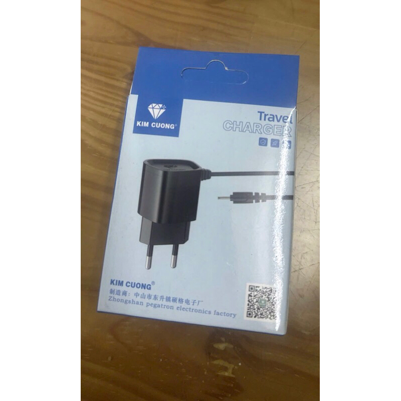 sạc nokia chân kim(kim cương) dùng cho 1202,1200,6101,6111,1208,1280,6100,n70,b72,e71,e72,e63,e51..