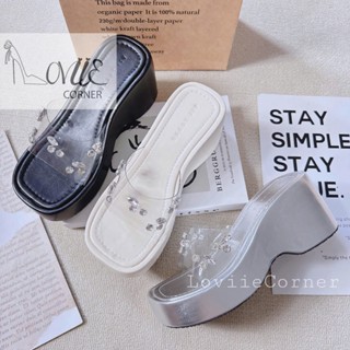 LOVIIECORNER DÉP XUỒNG - DÉP THỜI TRANG QUAI NGANG MICA TRONG GẮN ĐÁ HIỆN ĐẠI - MŨI VUÔNG ĐẾ XUỒNG CAO 9 PHÂN - D240873