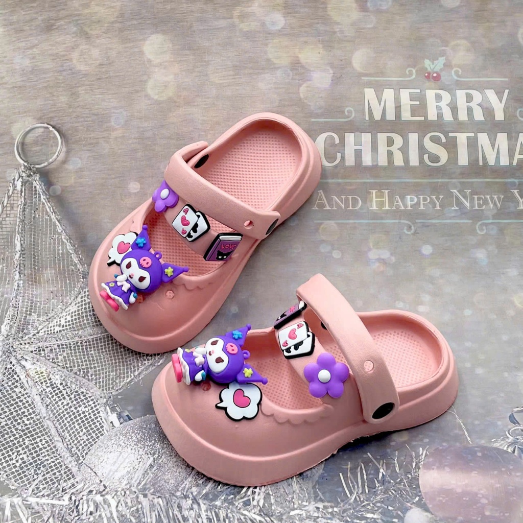 Dép Sục Cho Bé Gắn Charm Gấu Dâu Siêu Đẹp Mềm Êm Chân Dép Quảng Châu(6217)