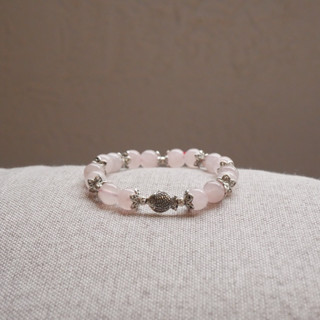   VÒNG ĐÁ MIX CHARM  Vòng Tay Đá Thạch Anh Hồng Mix Charm Tiểu Ngư May Mắn Mệnh Hoả Mệnh Thổ - LẠC THIÊN 