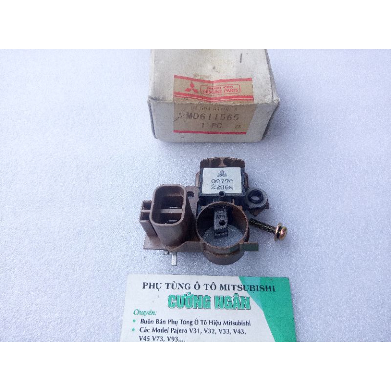 Bộ điều chỉnh điện áp + than máy phát điện (Regulator alternator) Pajero V43 24 valve MD611565
