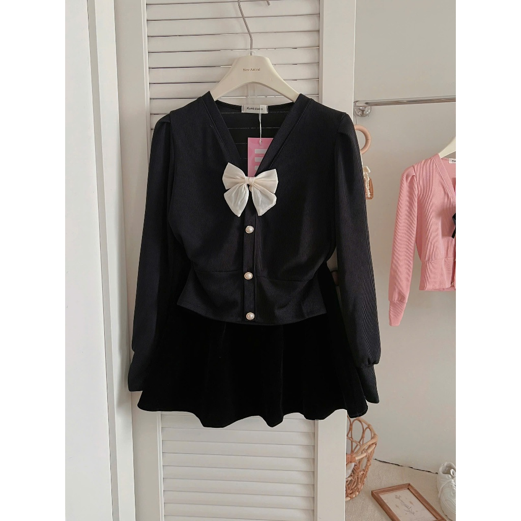 Áo thun tăm viền khuy vàng đính cổ nơ dài tay tiểu thư La_belle_18 | BigBuy360 - bigbuy360.vn