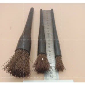 Cọ cước sắt cây tròn cán nhựa đen