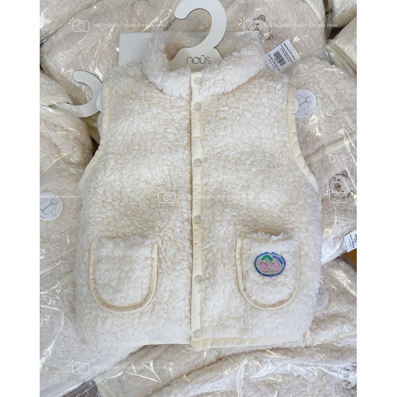 Nous - Áo gile lông mềm cổ cao túi thêu cho bé