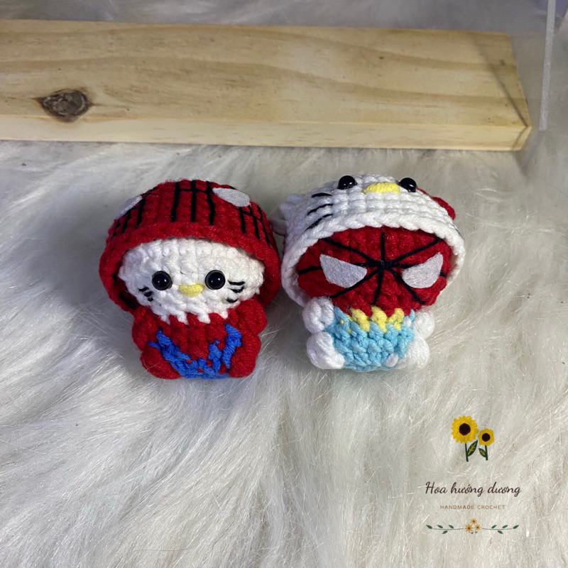   có sẵn  Móc khoá len Spiderman x Hello Kitty handmade cặp đôi nhóm bạn   Ảnh shop chụp   
