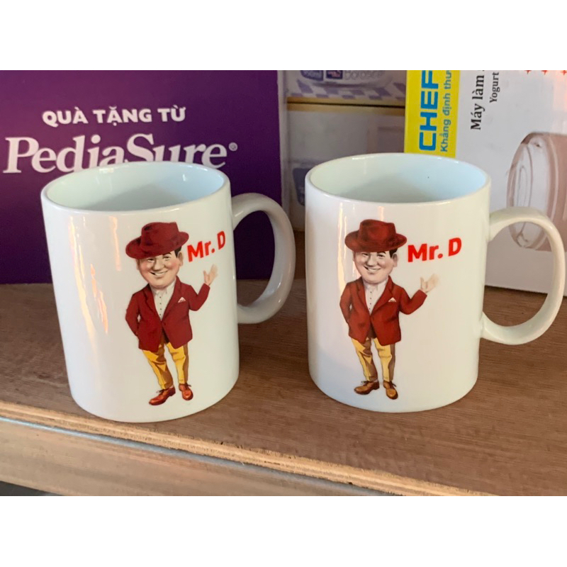 Ly Sứ Có in Hình Ngộ Nghĩnh