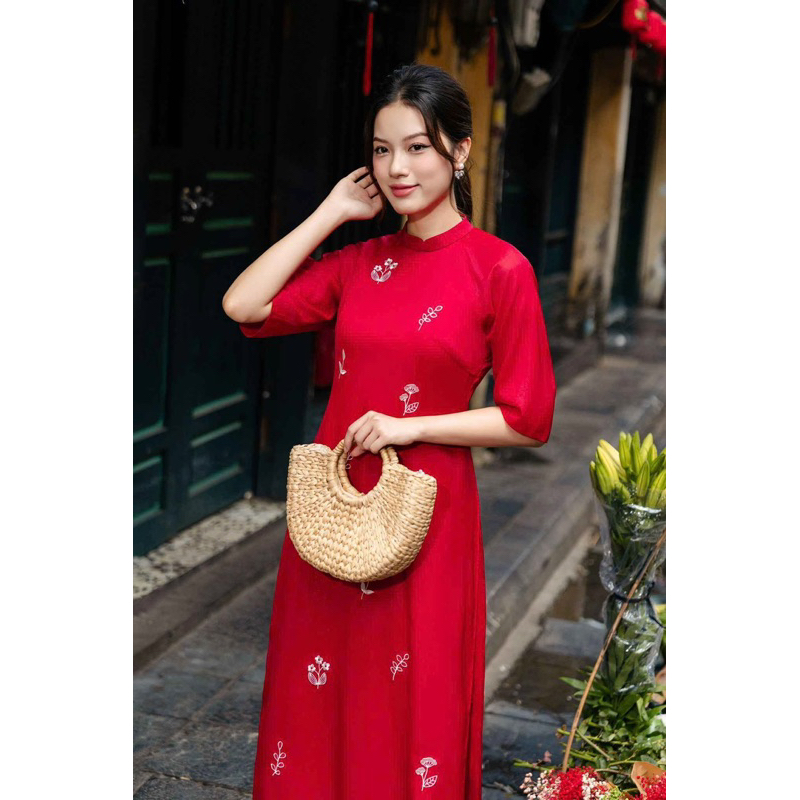 Áo dài cách tân hoạ tiết thêu Lamia