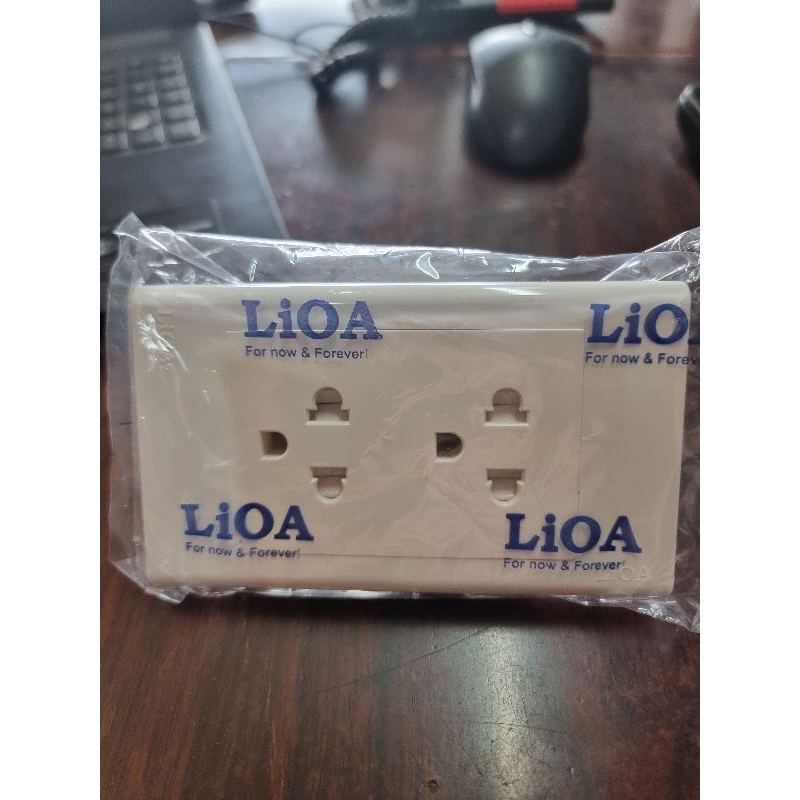 Ổ cắm đôi LIOA 16A có nắp che