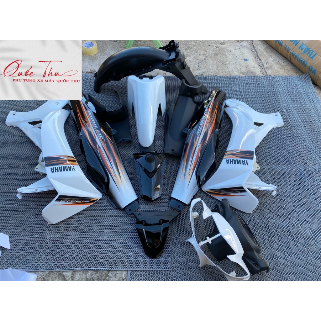 Dàn áo sirius màu trắng phối đen, dán sẵn tem, ốp đầu si hello, hàng 1/2.