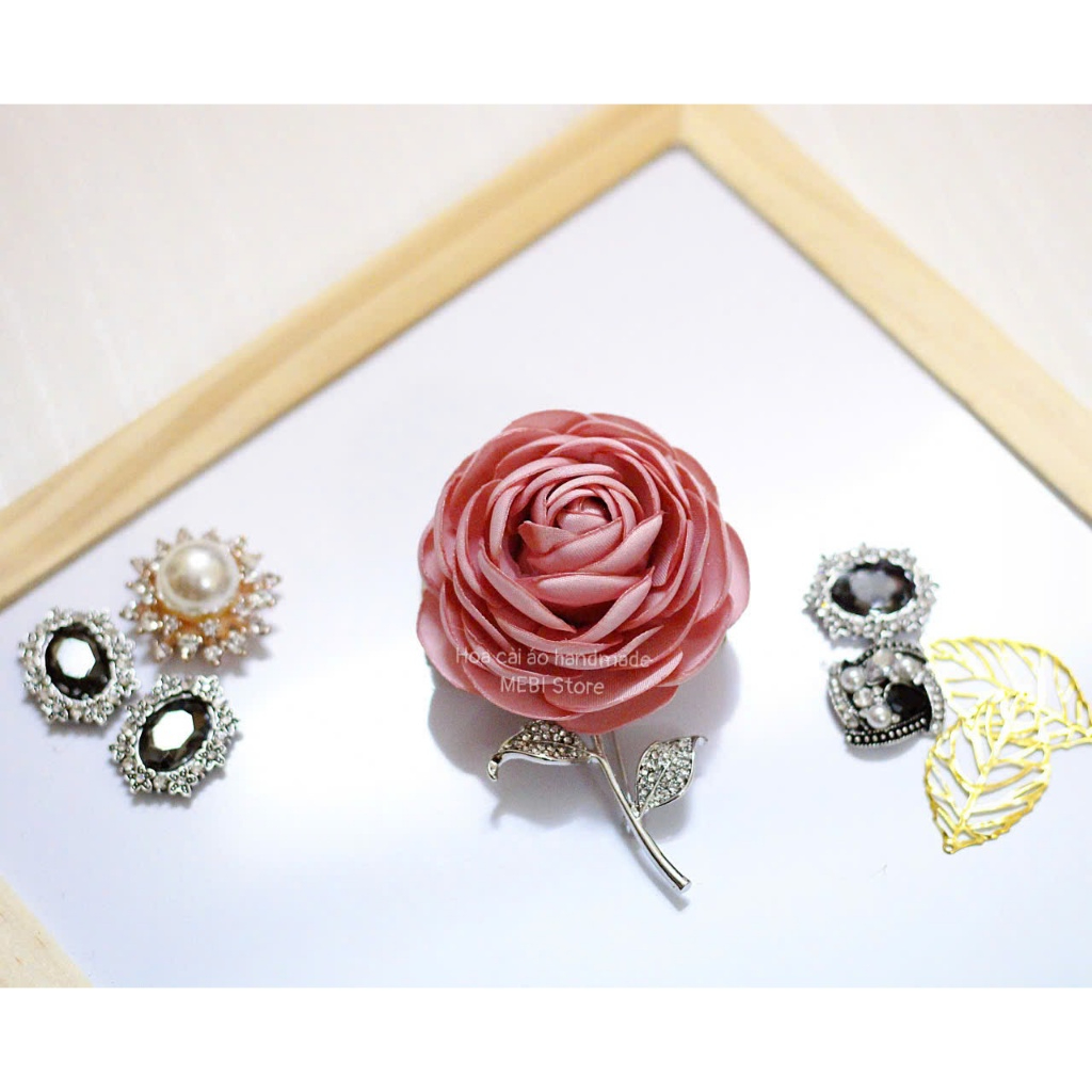 Cài áo hoa hồng cánh lụa cành đá cao cấp (size 5.5 cm)