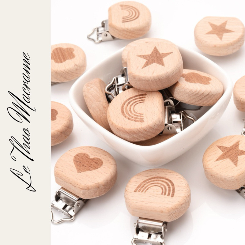 Kẹp núm ti giả bằng gỗ tự nhiên handmade
