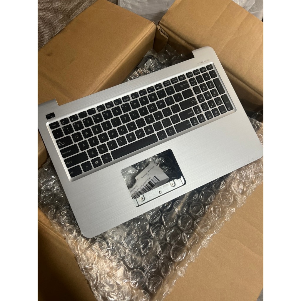 Vỏ laptop asus x556 mặt phím đẹp như mới