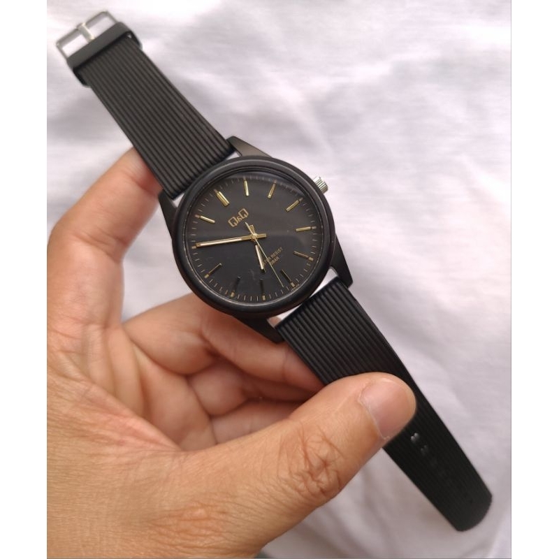 Đồng hồ nam QnQ Citizen màu đen