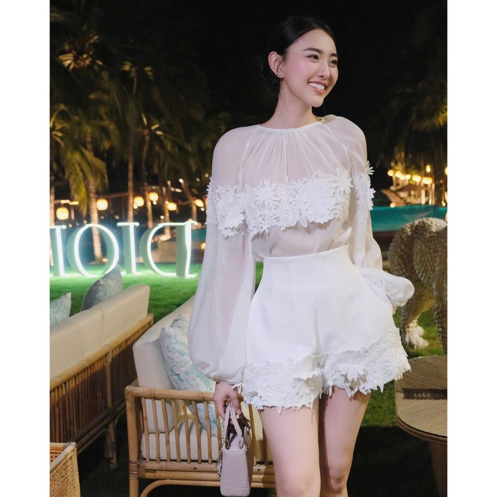 Set Áo Ren Hoa Tay Xèo Bồng Phối Quần Tafta Ren Hoa Sang Chảnh Limosa Màu Trắng