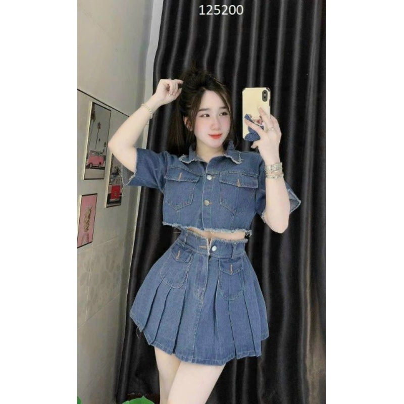 Set váy JEAN QC xếp ly thời trang nữ dáng xòe phối áo sơ mi croptop ngắn tay có túi phía trước