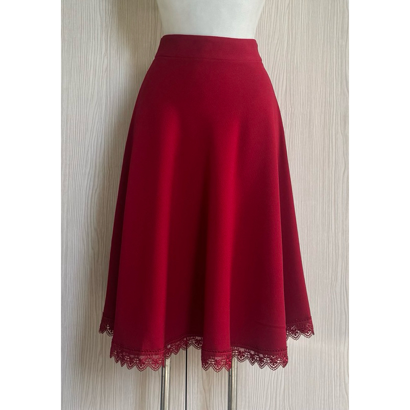 Chân váy dài xoè phối ren