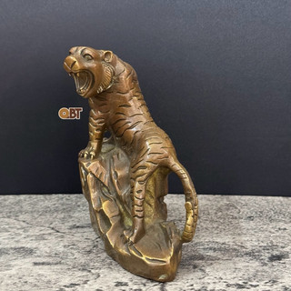 Con cọp ( hổ ) trên bệ đá bằng đồng