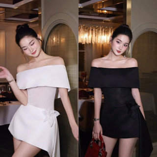 Đầm Váy Nữ Trễ Vai Tà Chéo Dáng Ngắn Kèm Lót Quần Đính Hoa Eo Màu Trắng Đen