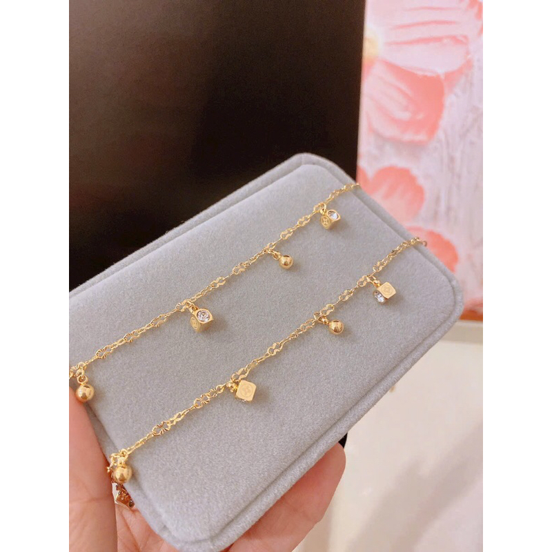 lắc chân charm vuông rơi