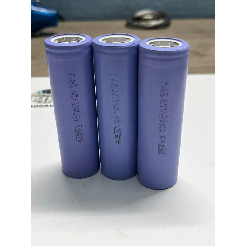 Pin EVE 21700 dung lượng 4000mah xả cao 40A.