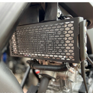 Che két nước Yamaha XSR155 (Đen)