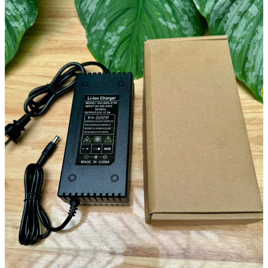 Sạc 5S 21v 5A có quạt và đèn báo đầy. ( Khách mua Pin của tổng kho xin đừng mua)