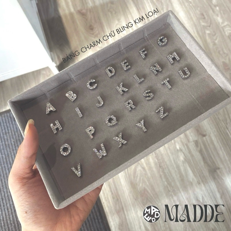 Bảng 2 [ SHIP TỪ 2 CHARM ]- bảng chữ / số charm gài gắn Tag Leather 26 CHỮ / 10 SỐ đính đá gắn gài leather tag  Madde