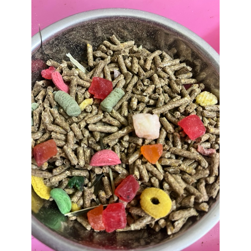 Cỏ nén cho chuột lang, thỏ, bọ ú (1 kg)