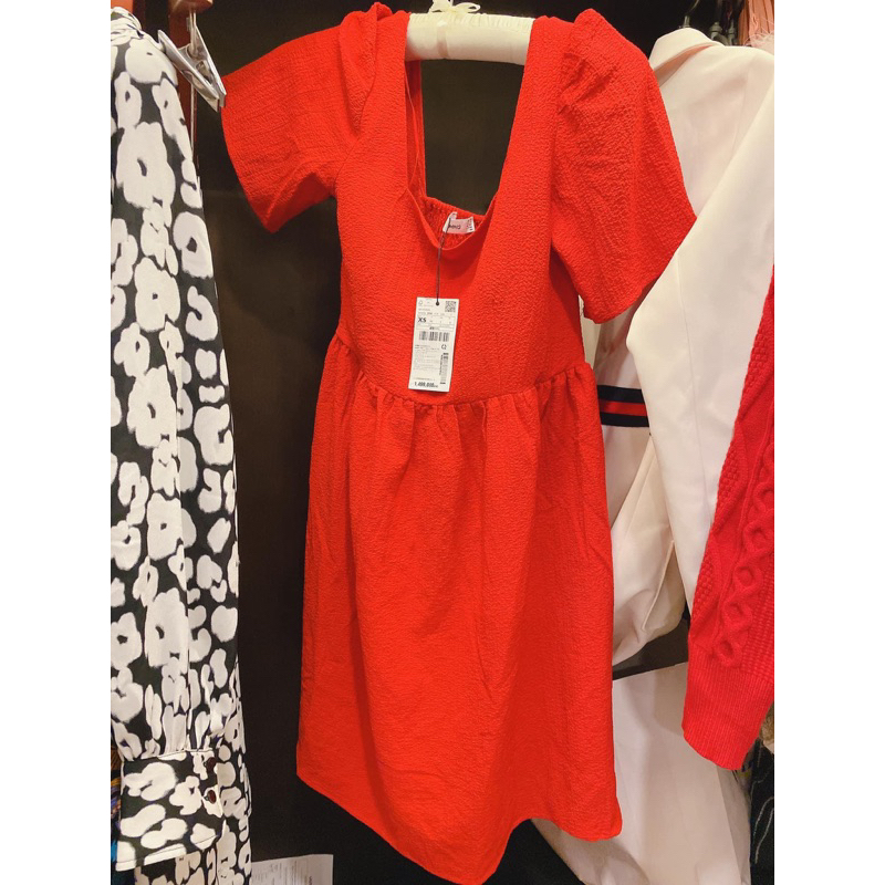 Đầm đỏ cổ Đức lụa Mango