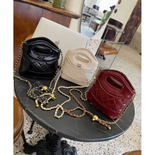  Túi Xách nữ Cầm Tay Chio Bản mini 18cm Kèm Móc Khoá Siêu Hot 3 màu đen đỏ  trắng có kèm dây đeo chéo 