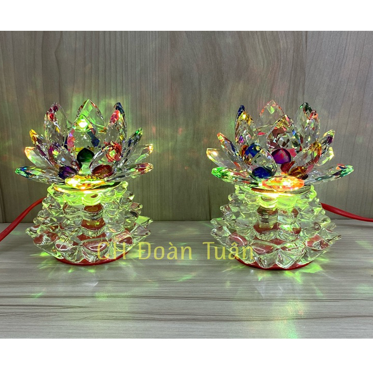 Một đôi đèn thờ pha lê hoa sen nguyên khối, đèn để bàn thờ đổi màu M380