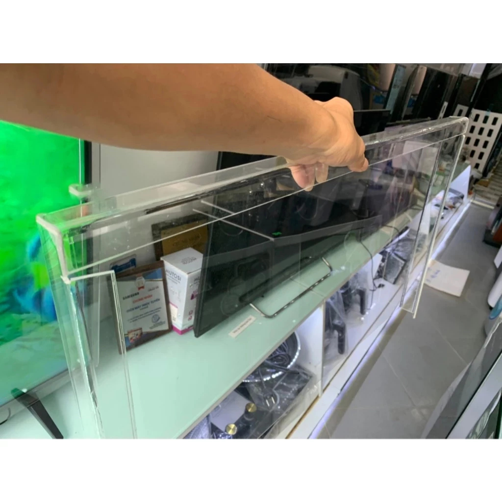 Tấm Mica bảo vệ màn hình tivi 65 inch khỏi bị vỡ và tránh nước vào