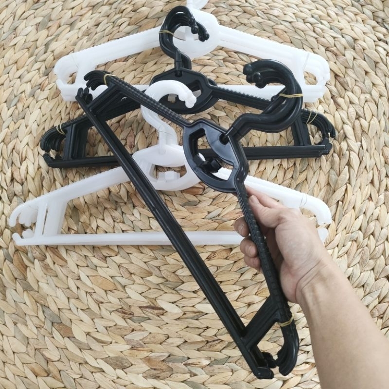 Móc treo quần áo nhựa cổ xoay 360 độ,rộng vai 41.5cm có 2 màu trắng - đen