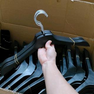Combo 10 móc nhựa nữ vai dẹt màu đen,kích thước dài 40cm,đầu móc xoay