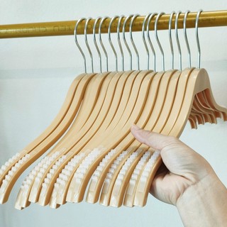 COMBO 10 móc nhựa vàng, đệm vai chống trơn tuột siêu dễ thương và bền đẹp dáng gỗ tre, kích thước người lớn và trẻ em