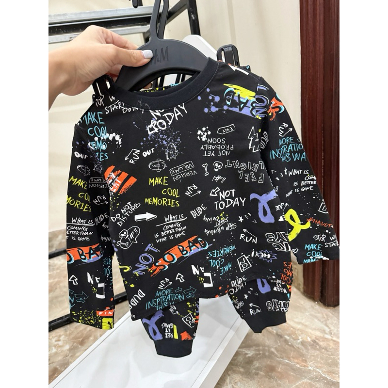 Bộ Thu Bé Trai In Chữ Đen Acoola