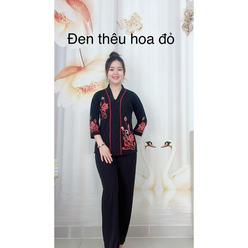 Đồ lam nữ trung niên thêu hoa sen chữ An thư pháp