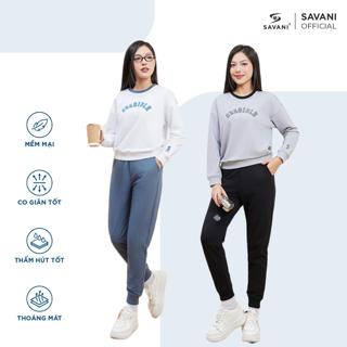 Bộ nỉ nữ SAVANI với chất liệu ấm áp, thoải mái đi cùng với kiểu dáng tối giản, dễ mặc WBD001W4